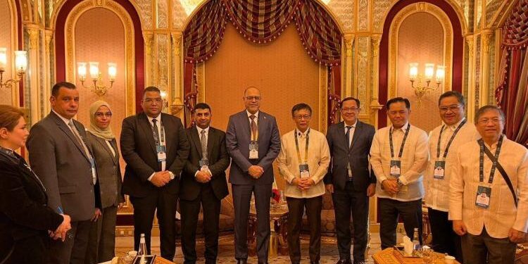 وزير العمل يبحث مع الجانب الفلبيني تنظيم أوضاع العمالة وتعزيز التعاون المشترك