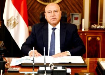 وزير الصناعة والنقل يجتمع بوزراء قطاع الأعمال والاستثمار والتجارة الخارجية والمالية