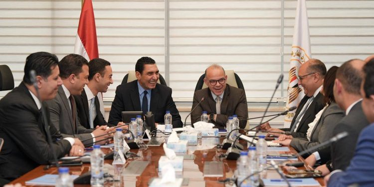 وزيرا الاستثمار والشباب يبحثان آليات تأسيس صندوق استثمار لدعم المواهب الرياضية