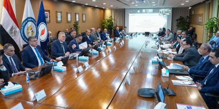 وزير البترول يعتمد الموازنات الاستثمارية لشركتي التعاون للبترول وأسيوط لتكرير البترول