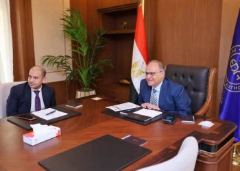 رئيس هيئة الدواء يعقد اجتماعاً مع المدير العام للهيئة الإيفوارية لتنظيم المنتجات الصيدلانية