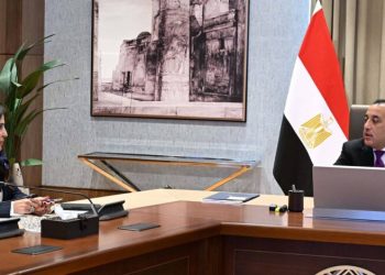 رئيس الوزراء يجتمع مع وزيرة الإسكان لاستعراض الموقف التنفيذي لعددٍ من المشروعات