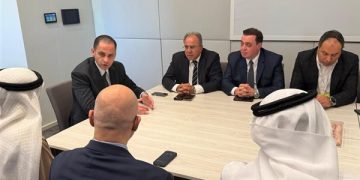 نائب وزير الصحة يعقد لقاءات موسعة مع مركز ليزر الطبي وشركة فيليبس