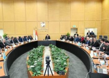 وزير الإسكان يعقد اجتماعًا موسعًا مع رؤساء ومسئولي الجهات التابعة للوزارة لمتابعة ملفات العمل