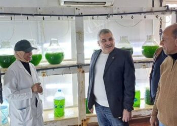 المدير التنفيذي لجهاز حماية وتنمية البحيرات يتفقد المفرخ السمكي بالكيلو 21 ويوجّه بتطوير المعامل