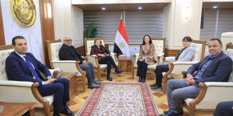 وزيرة التضامن تلتقي وفد مهرجان أسوان الدولي لأفلام لبحث استعدادات الدورة العاشرة للمهرجان