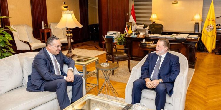 محافظ البنك المركزي المصري يلتقي وزير التعليم العالي والبحث العلمي لبحث التعاون المشترك