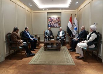 ئيس اقتصادية قناة السويس يستقبل وزير العمل لبحث التعاون والتكامل بين الجانبين