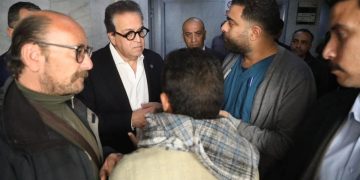 وزير الصحة يجري جولة مفاجئة بمستشفى السلام التخصصي في أول أيام رمضان ويحيل مدير المستشفى للتحقيق
