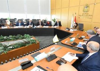 وزيرة الإسكان تترأس الاجتماع الدوري للجنة المرافق لمتابعة منظومة العمل بقطاعات مياه الشرب والصرف الصحي