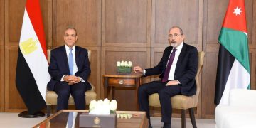 وزير الخارجية يبحث مع نظيره الأردني في عمّان تطورات التصعيد الإقليمي ويؤكد تضامن مصر الكامل مع الأردن