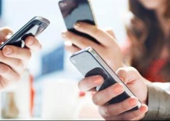 مد إعفاء هواتف المصريين في الخارج من الجمارك من 90 إلى 120 يوما