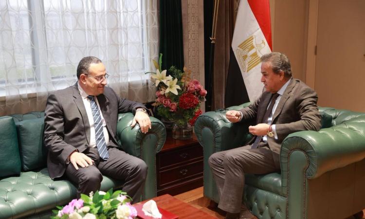 وزيرا الصحة والتعليم العالي يبحثان استراتيجية وطنية  موسعة لتدريب وتأهيل الكوادر الطبية