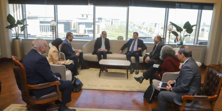 وزير الزراعة يبحث مع وفد “الإيفاد” مشروعات التعاون المشترك لدعم صغار المزارعين