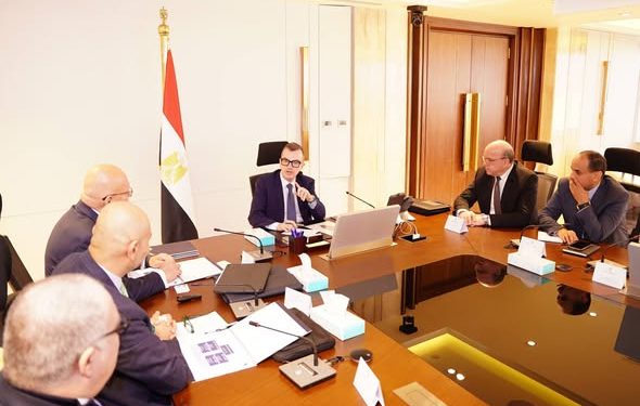 وزير التخطيط يوجّه بإعادة توجيه استثمارات بنك الاستثمار القومي و«إن آي كابيتال» لتعظيم الأثر التنموي