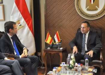 وزير التعليم العالي يبحث سبل تعزيز التعاون مع سفير مملكة إسبانيا ووفد جامعة IE الإسبانية