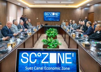 هونغ كونغ تستكشف فرص الاستثمار في قطاع الملابس بمصر والإمارات