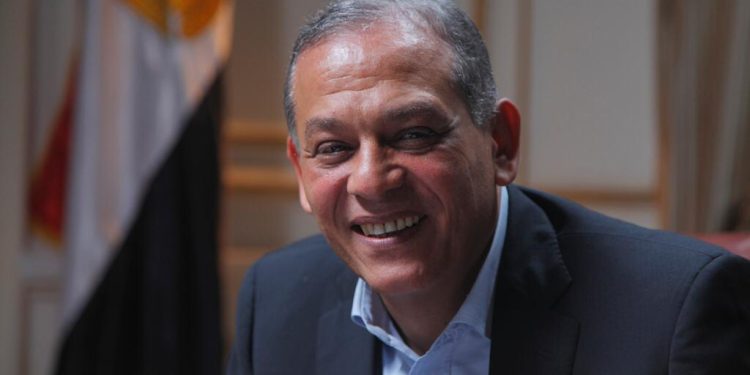 السادات نائبًا لرئيس القومي لحقوق الإنسان.. مسيرة سياسية وبرلمانية في تعزيز حقوق الإنسان