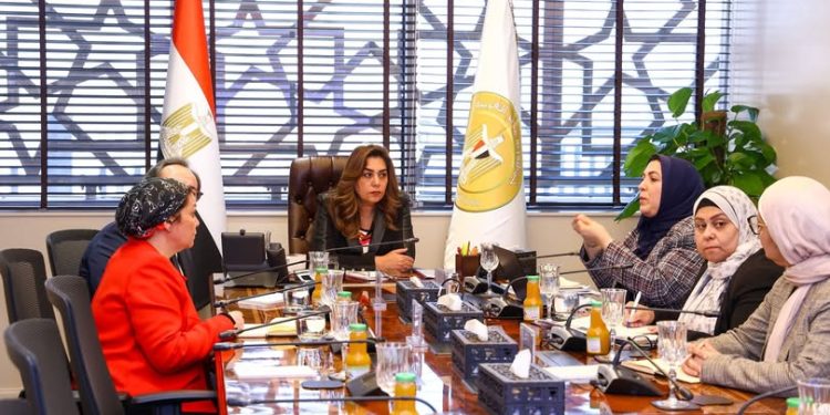 وزيرة التنمية المحلية والبيئة تستعرض خطة تطوير الإدارة المتكاملة للبحيرات المصرية