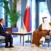 وزير الخارجية ينقل رسالة دعم كامل وتضامن مصر التام إلى أمير قطر ويبحث سبل خفض التصعيد الإقليمي