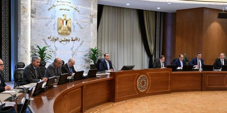 رئيس الوزراء يترأس اجتماع اللجنة المركزية لإدارة الأزمات
