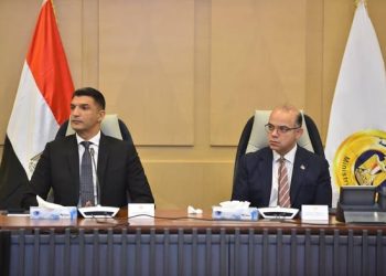 وزيرا الاستثمار يعقدان لقاءً موسعاً مع شركات الأدوية وممثلي المجلس التصديري للصناعات الطبية