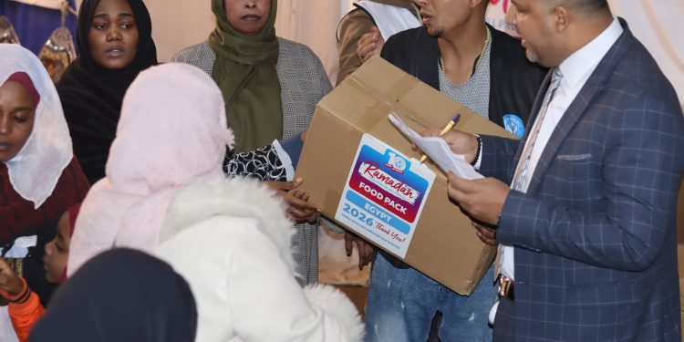 مجلس الشباب المصري ومسلمون حول العالم يوزعان مساعدات غذائية على الأسر السودانية في مصر
