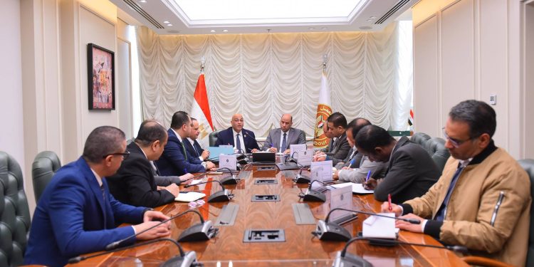 وزير العمل يلتقي الرئيس التنفيذي لجهاز تنمية المشروعات المتوسطة والصغيرة ومتناهية الصغر