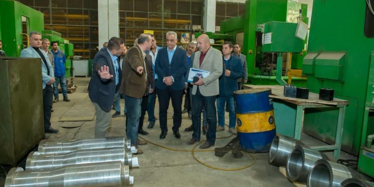 وزير الدولة للإنتاج الحربي يتابع إنتاج منظومة الهاوتزر (K9A1EGY)